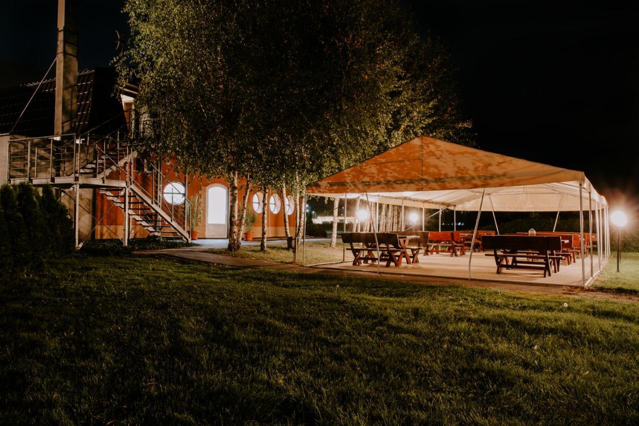 Hotel Lawendowy Ogrod Brieg Exterior foto