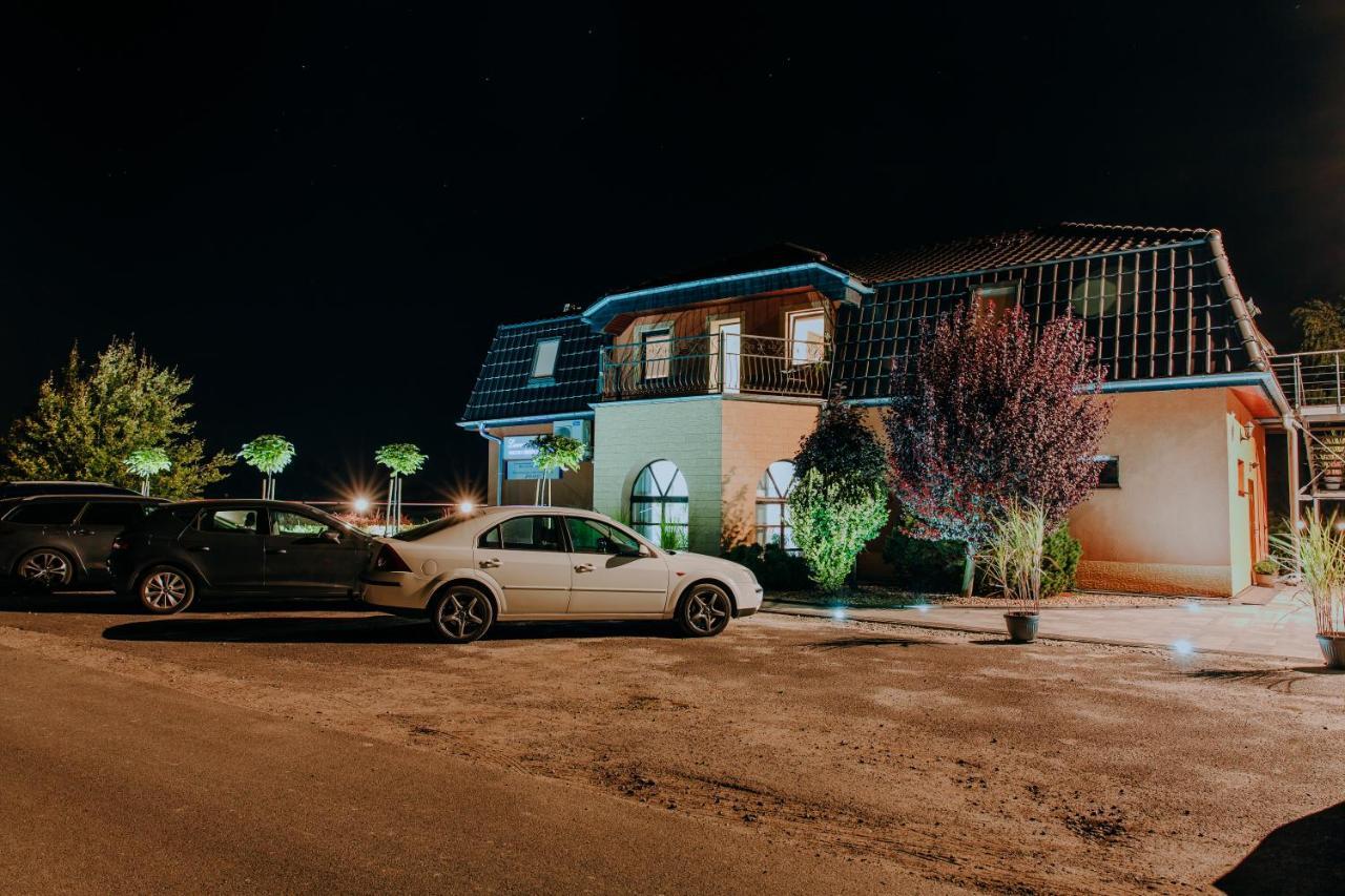 Hotel Lawendowy Ogrod Brieg Exterior foto
